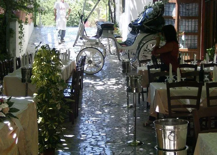 Отель Vecchio West Аджерола